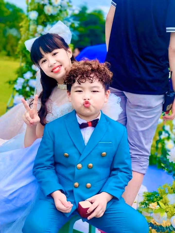 Hai chị em Sam, So Hai chị em Sam, So
