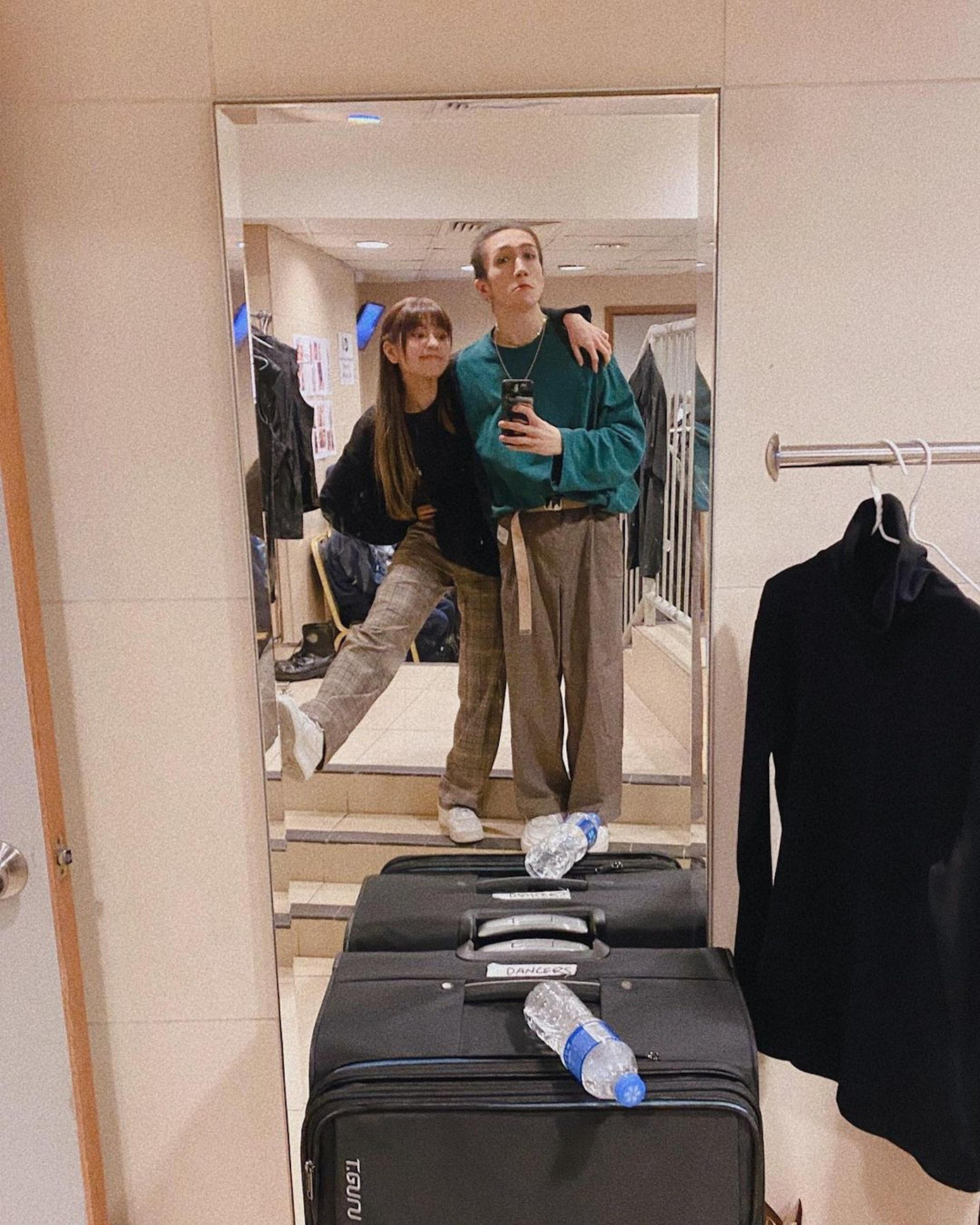 Vũ công và bạn gái Tô Chỉ Tình Vũ công và bạn gái Tô Chỉ Tình