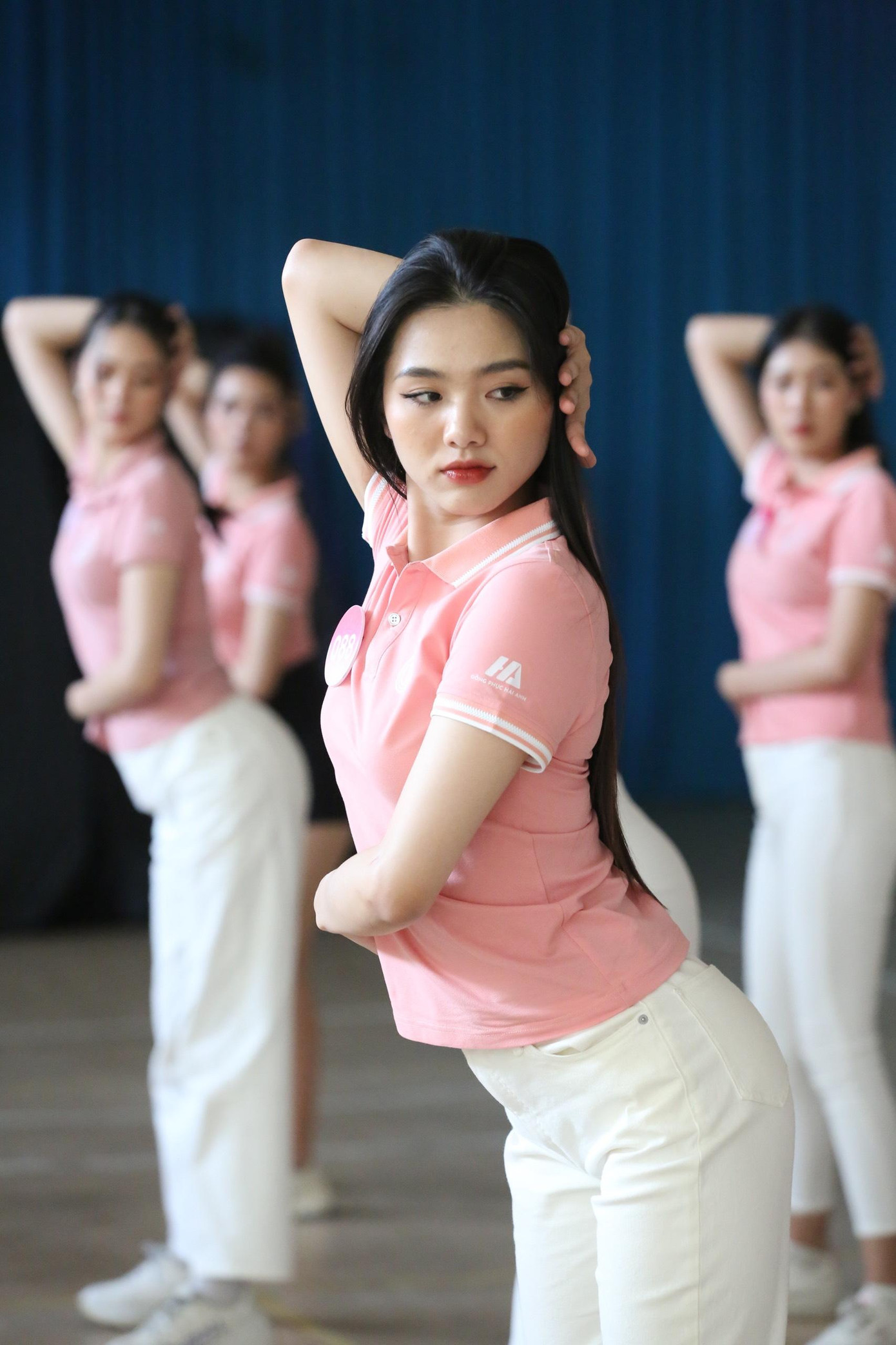 Các cô gái tự tin, căn chỉnh từ nhịp thật nhuần nhuyễn để tỏa sáng vào đêm chung kết.