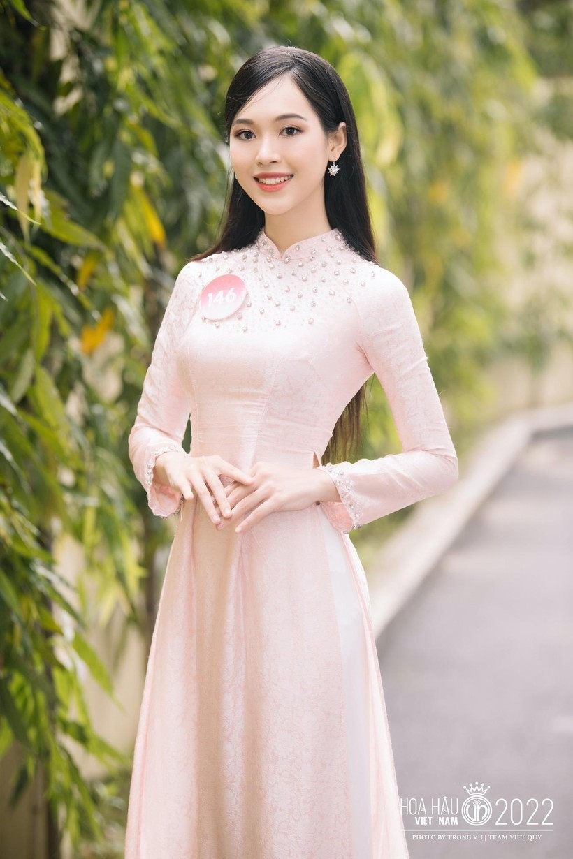 Chưa từng tham dự bất kỳ cuộc thi nhan sắc nào, Trịnh Thùy Linh muốn thoát khỏi vỏ bọc an toàn, thử sức với những điều mới. Cô tiết lộ mình học cùng trường cấp 3 với Á hậu Phương Nhi và được đàn chị tiếp thêm động lực “chinh chiến” ở sân chơi sắc đẹp. Chưa từng tham dự bất kỳ cuộc thi nhan sắc nào, Trịnh Thùy Linh muốn thoát khỏi vỏ bọc an toàn, thử sức với những điều mới. Cô tiết lộ mình học cùng trường cấp 3 với Á hậu Phương Nhi và được đàn chị tiếp thêm động lực “chinh chiến” ở sân chơi sắc đẹp.