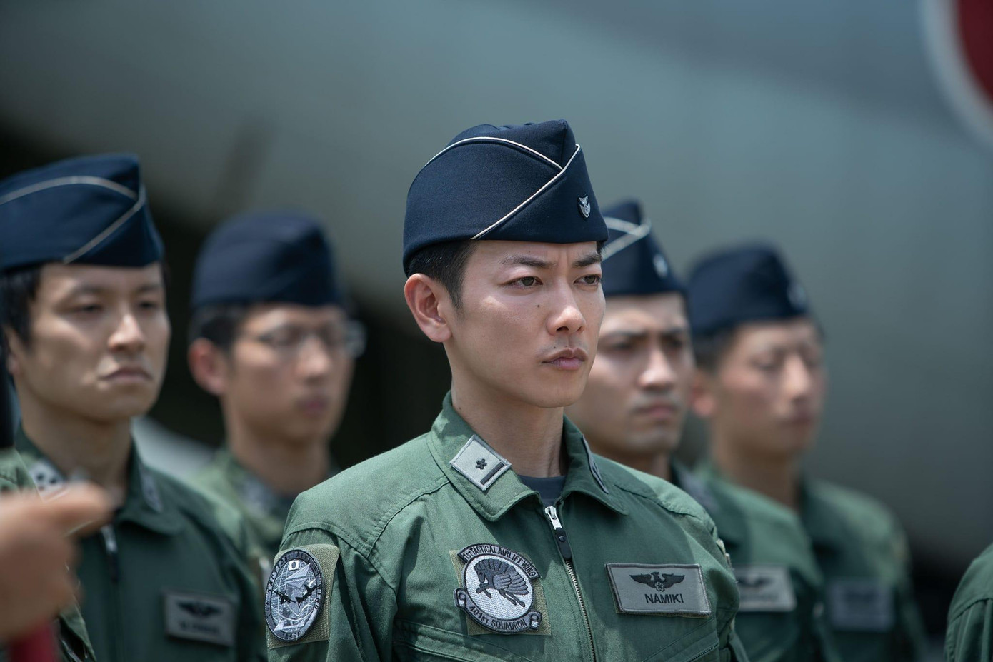 Vào vai nam chính Harumichi Namiki, Satoh Takeru chiếm trọn tình cảm của khán giả khi khắc họa hình ảnh người đàn ông từng trải bằng ánh mắt nặng tình, biểu cảm tinh tế, giàu cảm xúc. Anh chia sẻ chỉ cần nhìn nhau lặng lẽ cũng đủ tạo nên câu chuyện tình yêu.