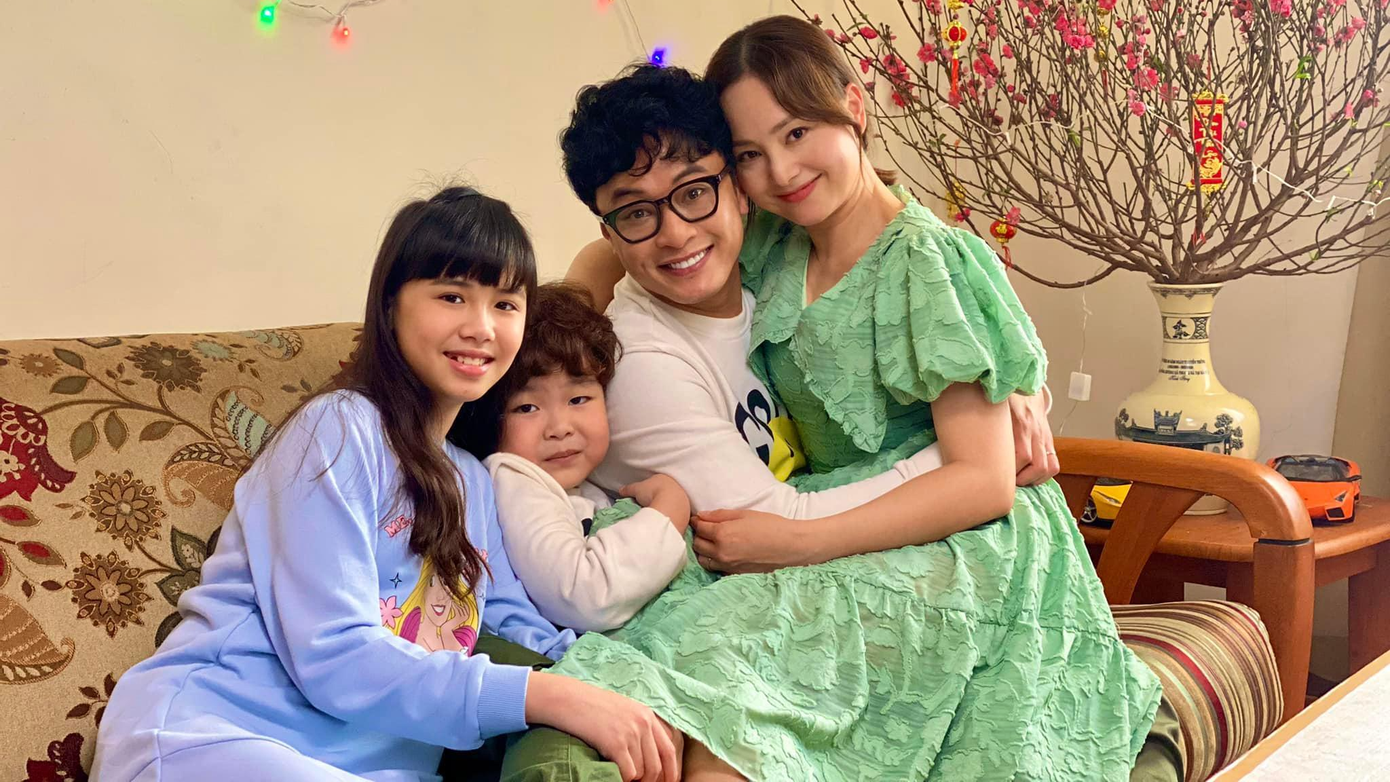 Gia đình của Đức (Hồng Đăng) - Khánh (Lan Phương) trong "Thương ngày nắng về" Gia đình của Đức (Hồng Đăng) - Khánh (Lan Phương) trong "Thương ngày nắng về"