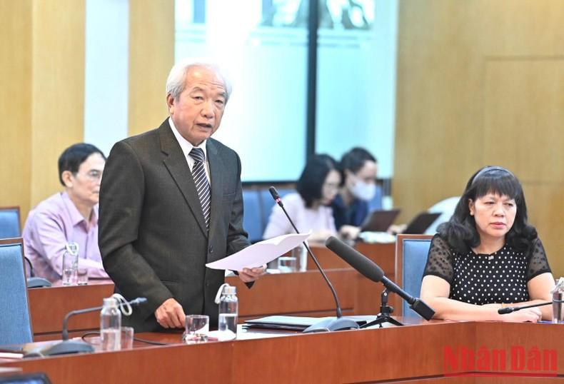 Cử tri quận Ba Đình phát biểu kiến nghị với các đại biểu Quốc hội thành phố Hà Nội.