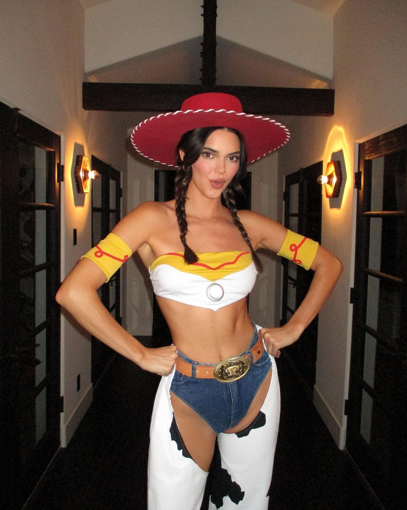 Trang phục Halloween của Kendall Jenner. Ảnh: kendalljenner. Trang phục Halloween của Kendall Jenner. Ảnh: kendalljenner.