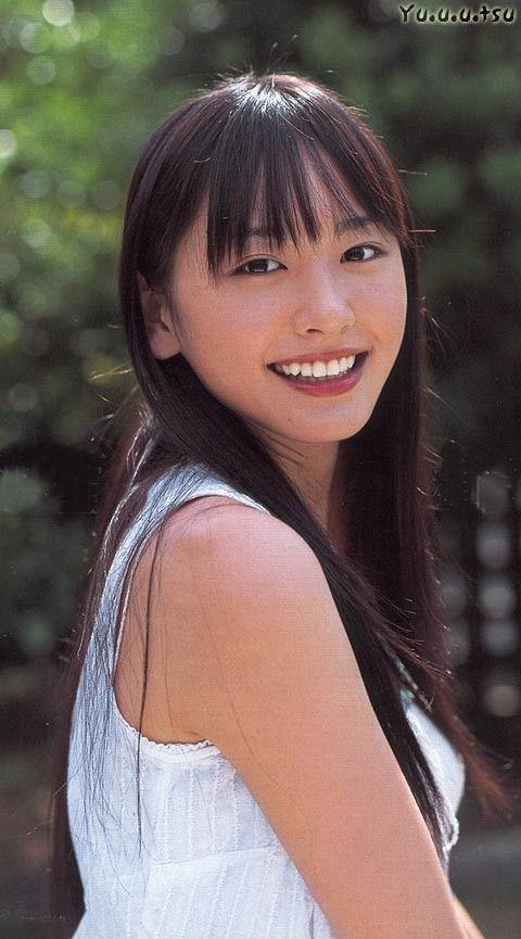 Aragaki Yui sinh năm 1988, là nữ diễn viên hàng đầu của showbiz Nhật Bản. Cô nổi bật trong nhiều vai trò, từ diễn viên, người mẫu tới ca sĩ.