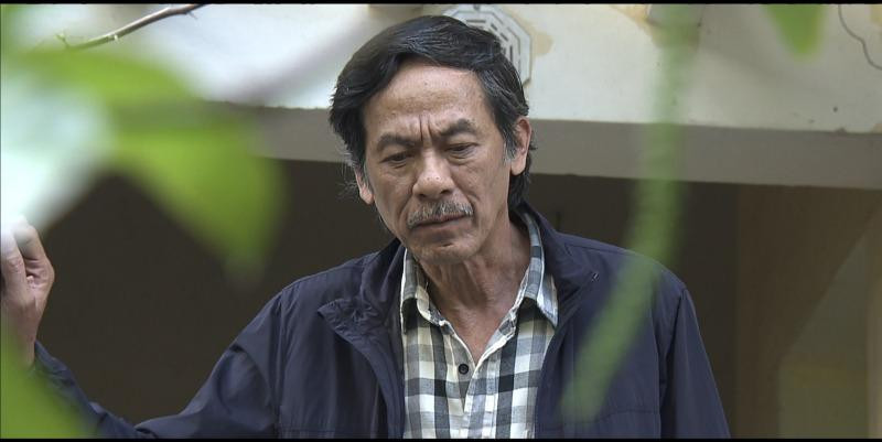 NSND Bùi Bài Bình vào vai ông Thành, một cán bộ về hưu, chạy xe ôm