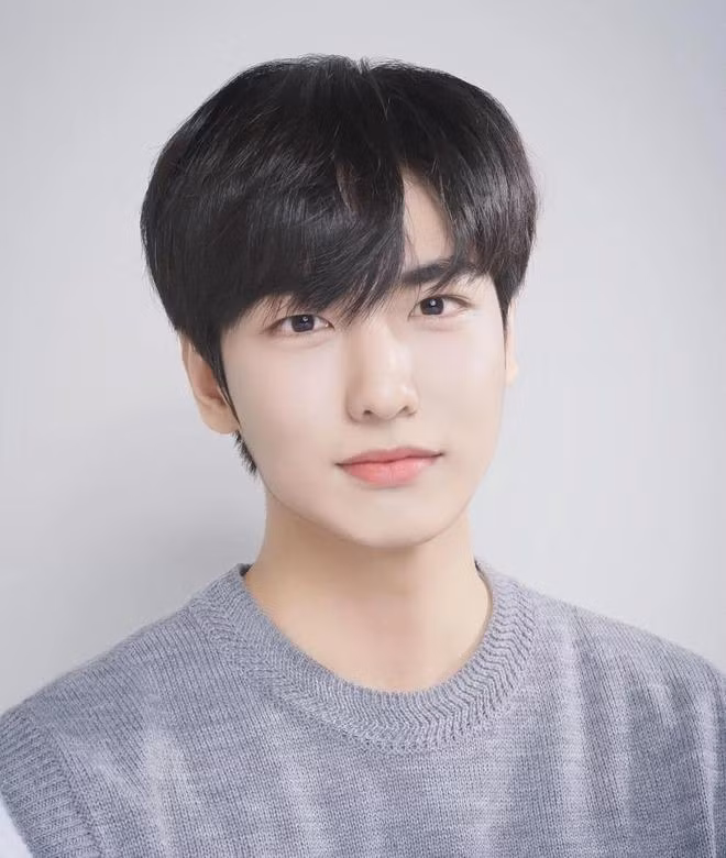 Đoàn phim Kkokdu's Gye Jeol tìm người thay thế diễn viên Lee Ji Han - người qua đời trong thảm kịch giẫm đạp Itaewon.