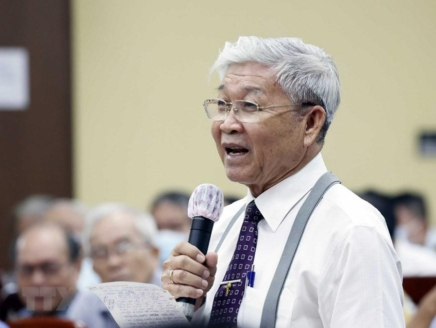 Cử tri, mục sư Nguyễn Thế Hiển phát biểu. (Ảnh: Thống Nhất/TTXVN)