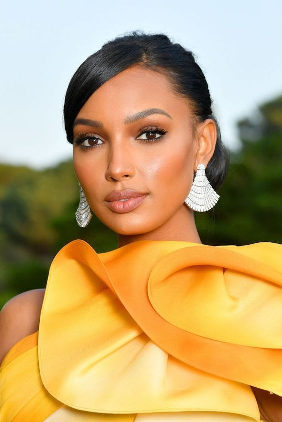 Chiều 28/12, chuyên trang đánh giá điện ảnh, nghệ thuật, sắc đẹp của Mỹ TC Candler công bố 100 gương mặt đẹp nhất thế giới 2022, dẫn đầu danh sách là "thiên thần Victoria's Secret" Jasmine Tookes. Mẫu nữ vượt qua nhiều gương mặt nổi bật của các năm trước như Lisa (Black Pink), Nana (cựu After School), Dasha Taran… để vươn lên dẫn đầu. Năm ngoái, cô xếp ở vị trí thứ 9. Chiều 28/12, chuyên trang đánh giá điện ảnh, nghệ thuật, sắc đẹp của Mỹ TC Candler công bố 100 gương mặt đẹp nhất thế giới 2022, dẫn đầu danh sách là "thiên thần Victoria's Secret" Jasmine Tookes. Mẫu nữ vượt qua nhiều gương mặt nổi bật của các năm trước như Lisa (Black Pink), Nana (cựu After School), Dasha Taran… để vươn lên dẫn đầu. Năm ngoái, cô xếp ở vị trí thứ 9.