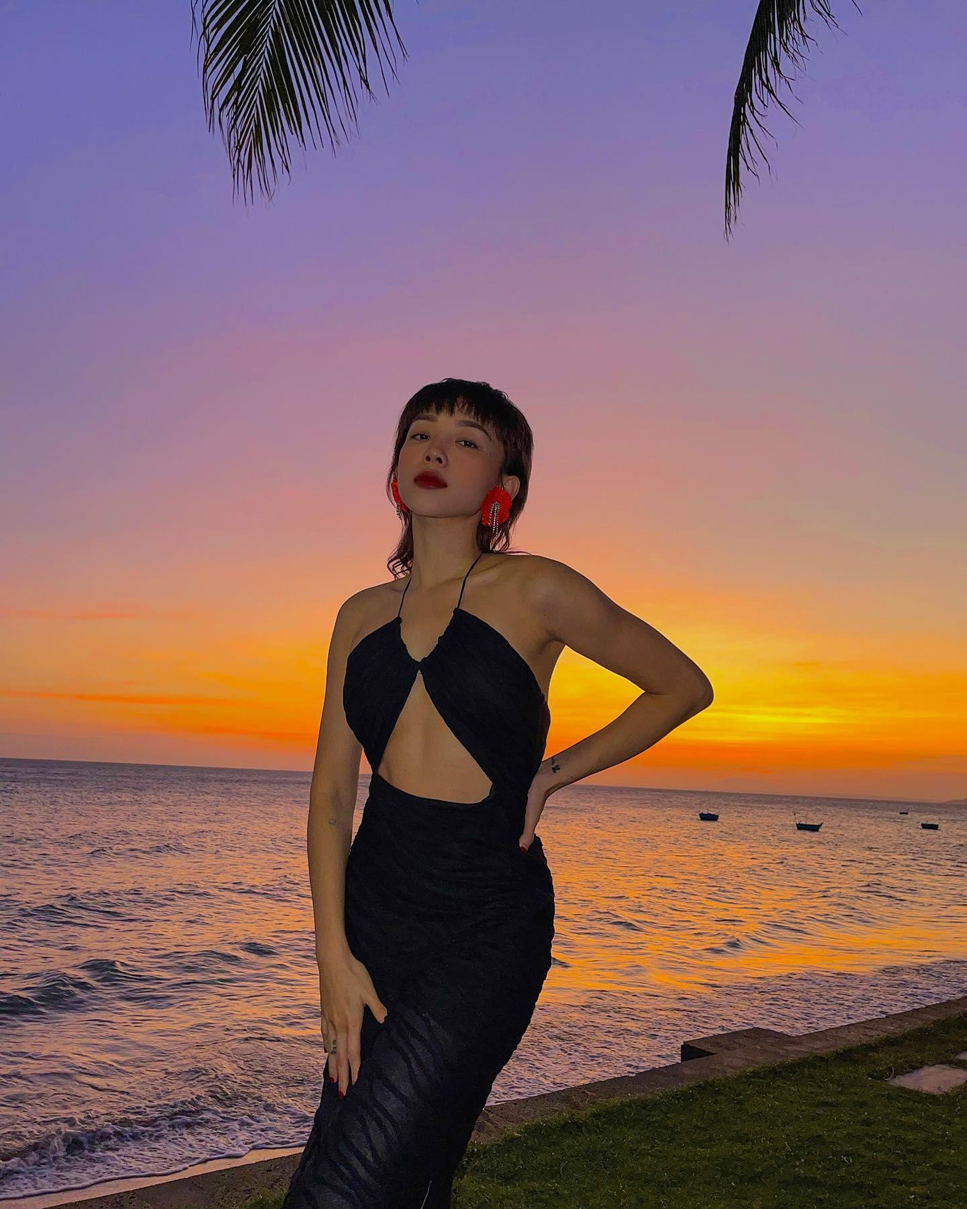 Sở hữu một thân hình đẹp, cô chịu khó diện những bộ cánh hở bạo khiến cư dân mạng trầm trồ.