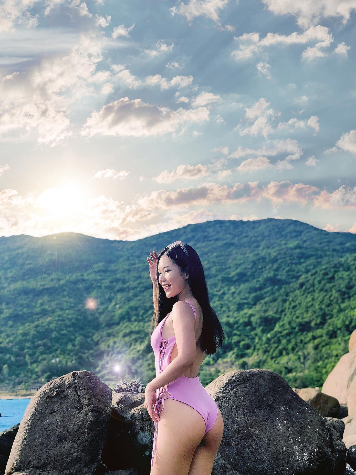 Nữ diễn viên gợi cảm trong chuyến đi biển Nữ diễn viên gợi cảm trong chuyến đi biển