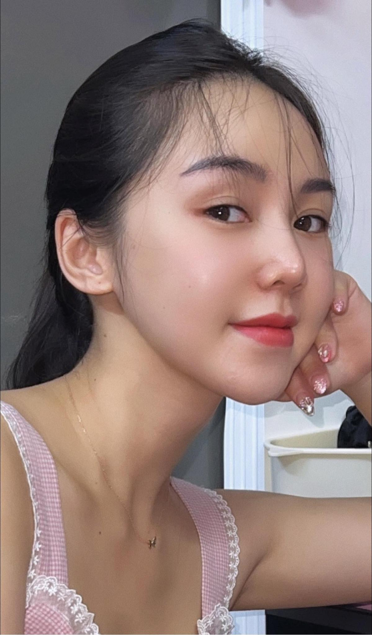 Nhan sắc ngày một thăng hạng của Quỳnh Kool.