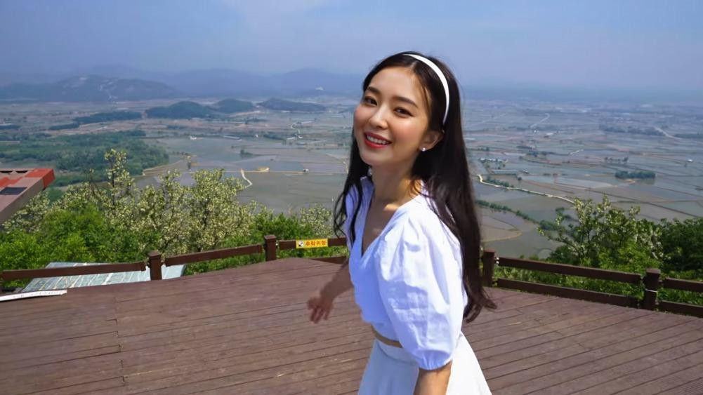 Người mẫu ảo Lizzie Yeo trở thành đại sứ danh dự của du lịch Hàn Quốc. Người mẫu ảo Lizzie Yeo trở thành đại sứ danh dự của du lịch Hàn Quốc.