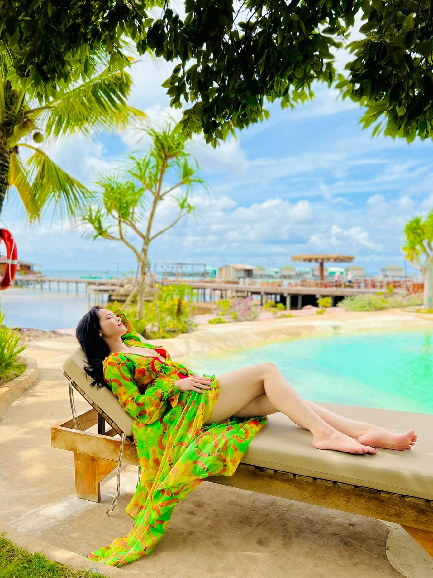 Phút giây thư giãn của Nhật Kim Anh. Phút giây thư giãn của Nhật Kim Anh.