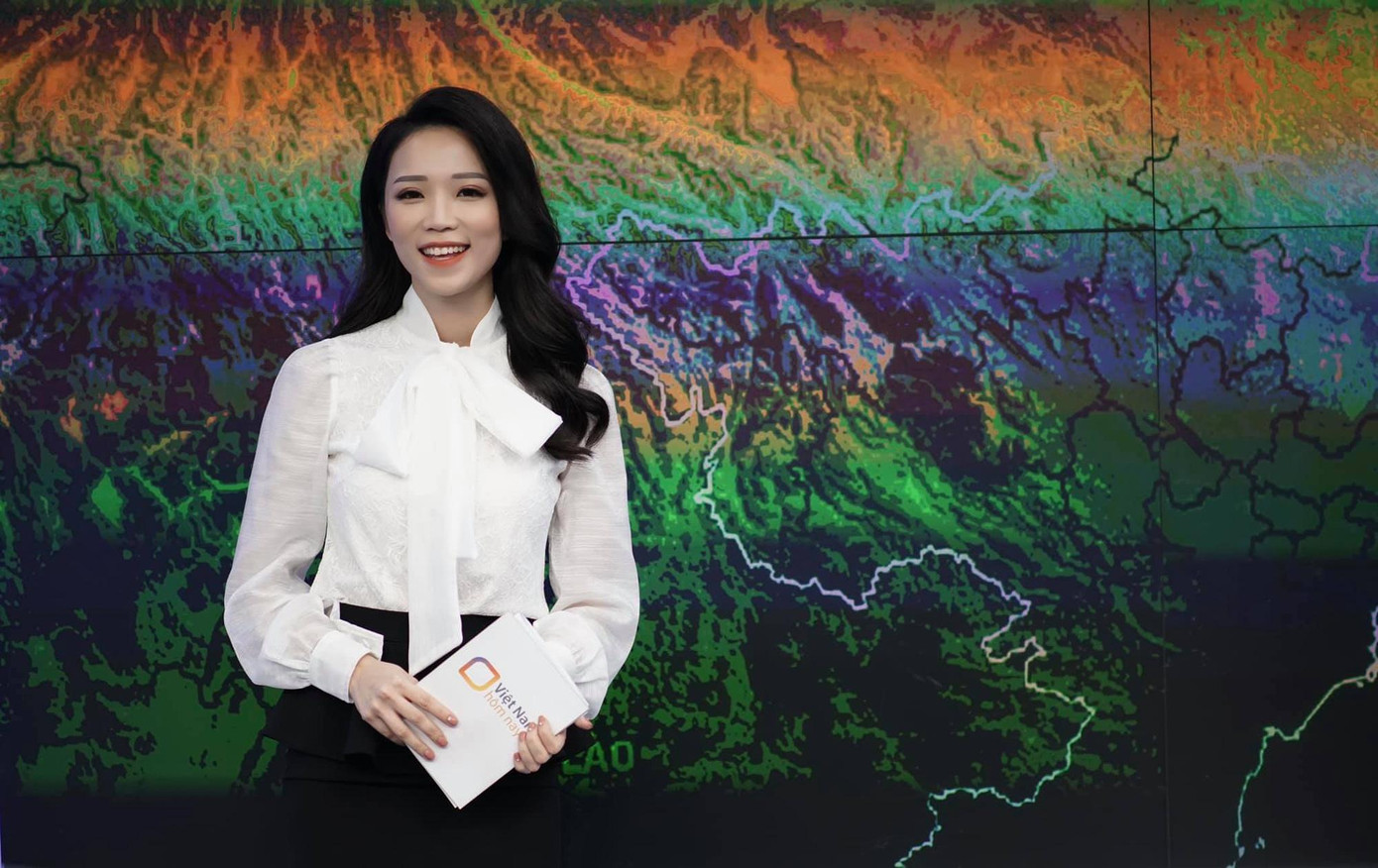 MC Hải Yến dẫn bản tin Thời tiết MC Hải Yến dẫn bản tin Thời tiết