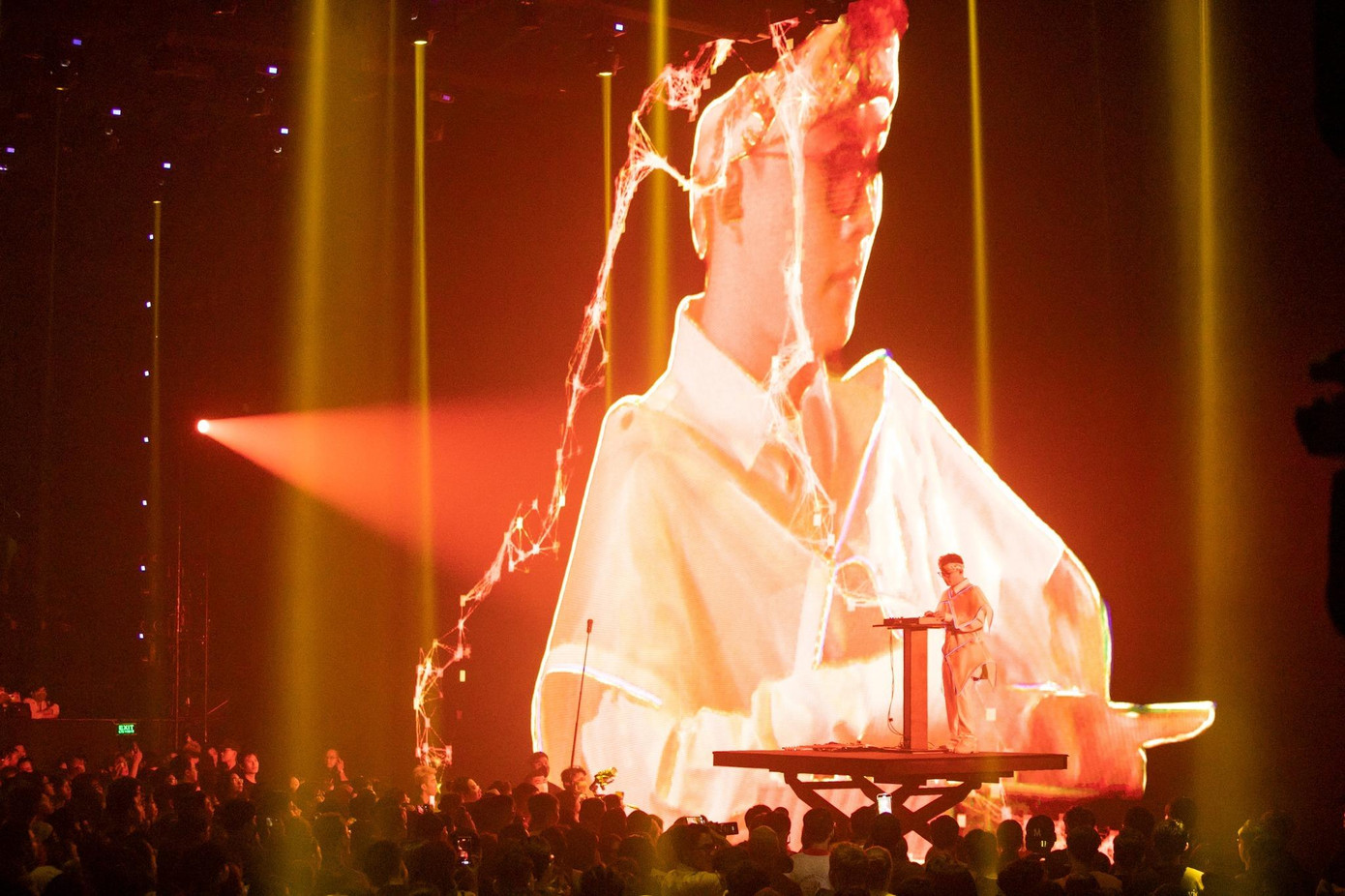 Các nghệ sĩ của SpaceSpeakers tái hiện nhiều bản hit trên sân khấu.