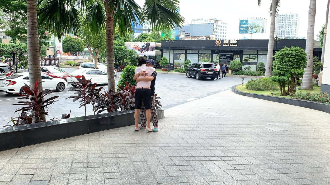 Đàm Vĩnh Hưng chia sẻ lại hình ảnh Hoài Lâm lễ phép chào hỏi mình. Ảnh: Dam Vinh Hung Đàm Vĩnh Hưng chia sẻ lại hình ảnh Hoài Lâm lễ phép chào hỏi mình. Ảnh: Dam Vinh Hung