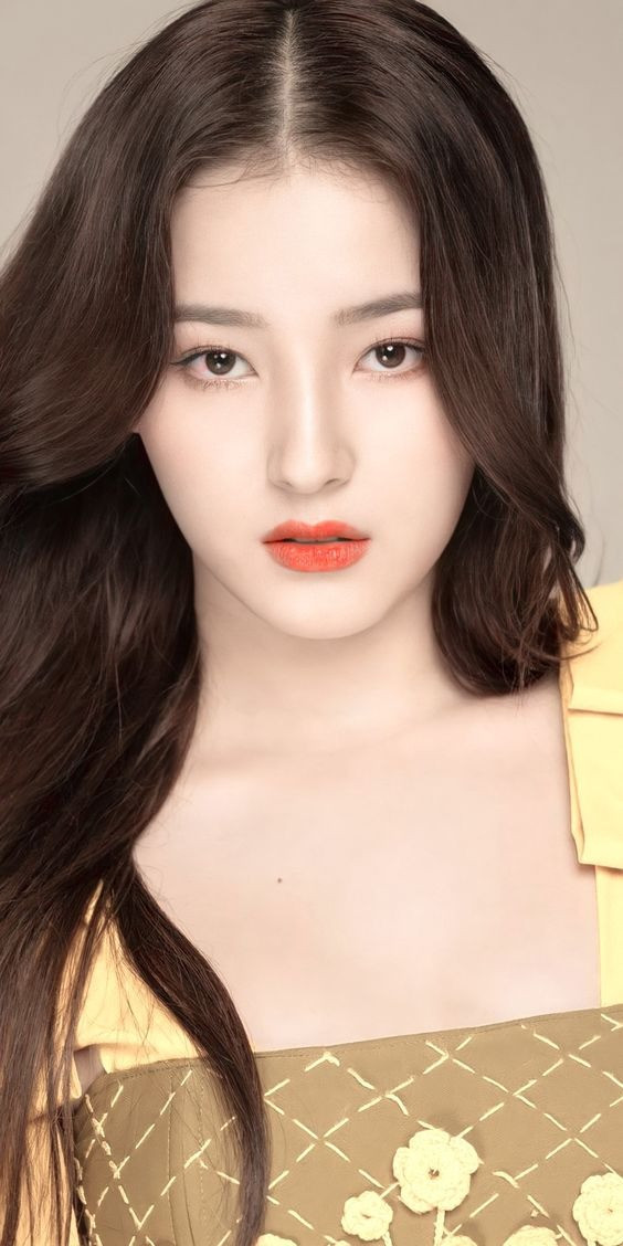 Thường xuyên góp mặt trong các bảng xếp hạng nhan sắc, không ngạc nhiên khi Nancy xếp ở vị trí thứ hai trong danh sách 100 gương mặt đẹp nhất thế giới năm 2022. Thành viên nhóm nhạc Momoland xếp sau cựu thiên thần Victoria&apos;s Secret Jasmine Tookes và vượt qua nhiều cái tên “sừng sỏ” như Lisa (Black Pink), Tzuyu (TWICE)… Ảnh: Pinterest.