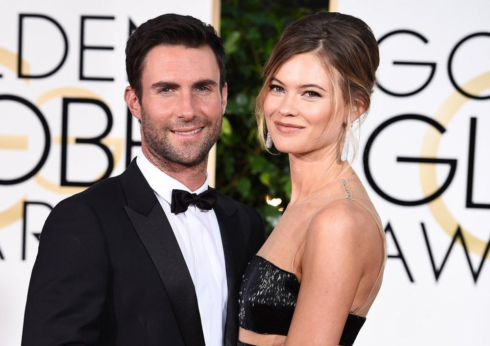 Adam Levine và vợ Behati Prinsloo. Ảnh: AP