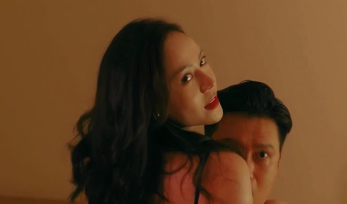 Cảnh nóng của Huyền Trang và Việt Anh tiếp tục xuất hiện trong tập 18. Cảnh nóng của Huyền Trang và Việt Anh tiếp tục xuất hiện trong tập 18.