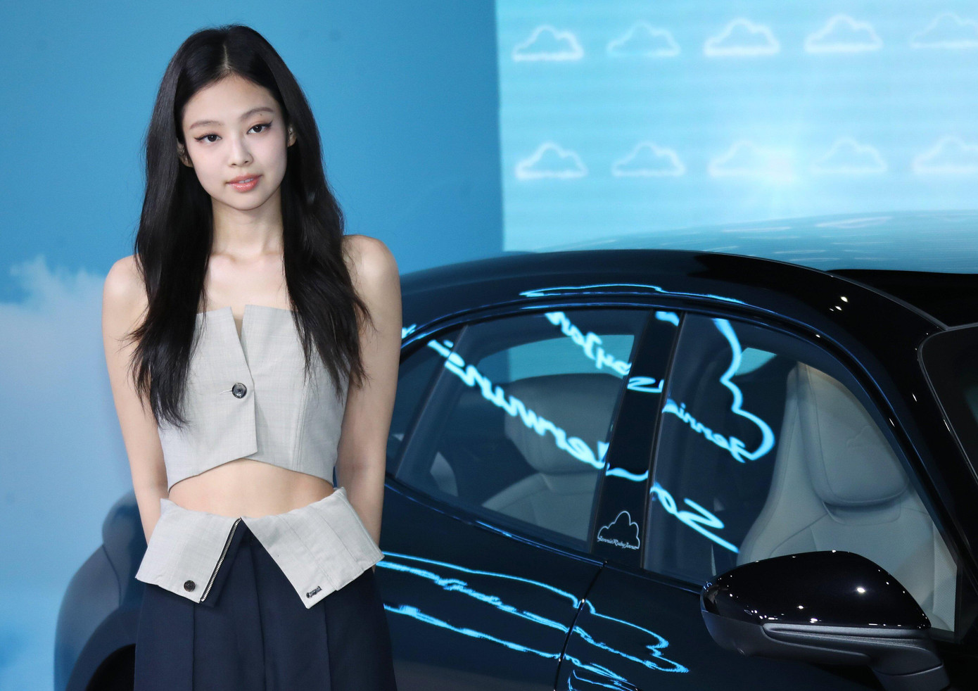 Porsche vừa giới thiệu mẫu xe được thiết kế độc quyền cho Jennie – thành viên nhóm nhạc Kpop BlackPink. Ảnh: News1. Porsche vừa giới thiệu mẫu xe được thiết kế độc quyền cho Jennie – thành viên nhóm nhạc Kpop BlackPink. Ảnh: News1.