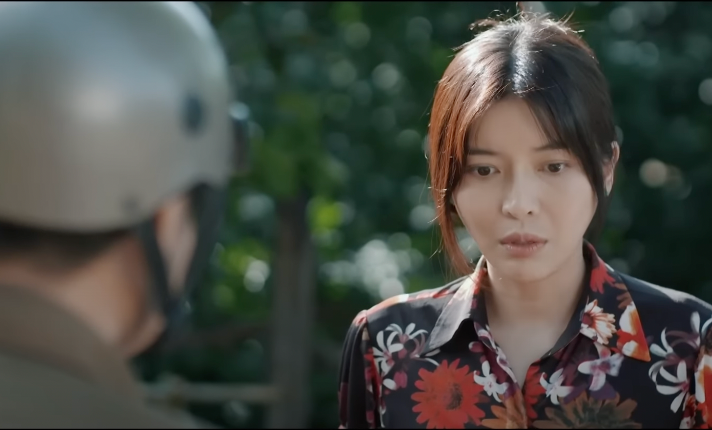 Cán bộ nghi ngờ thái độ của Xuân. Ảnh: CMH.