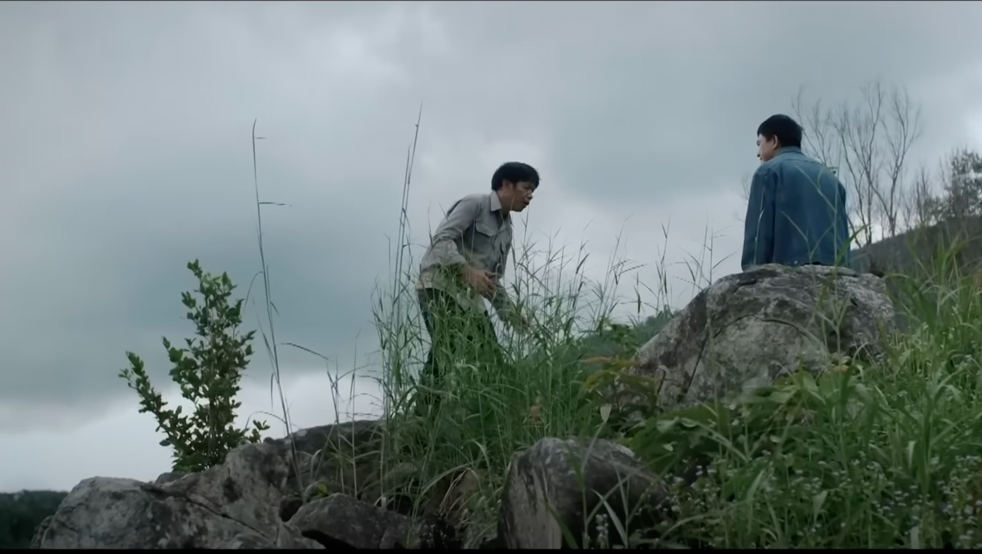 Khoản ngã xuống vách núi. Ảnh: CMH.