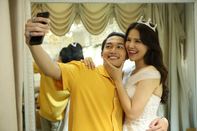 Đình Tú (vai Du) và Phanh Lee (vai Kim) trong Yêu thì ghét thôi Đình Tú (vai Du) và Phanh Lee (vai Kim) trong Yêu thì ghét thôi