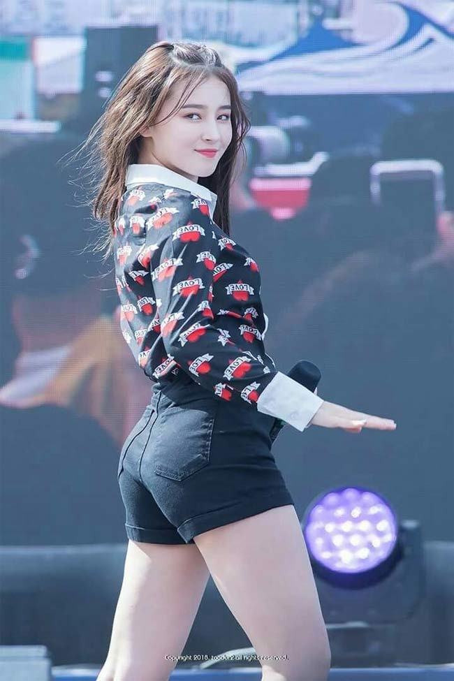 Trong bài phỏng vấn với tạp chí BTN, Nancy thú nhận rằng điều khiến cô lo lắng nhất khi hoạt động là việc người hâm mộ và cư dân mạng luôn để tâm đến cân nặng, ngoại hình của cô. Ảnh: Twitter.