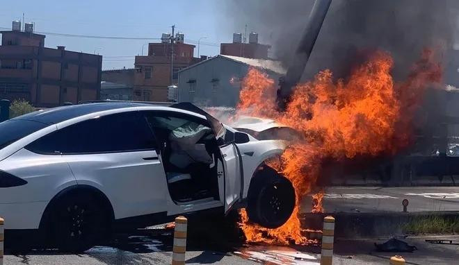 Hiện trường vụ tai nạn của Lâm Chí Dĩnh Hiện trường vụ tai nạn của Lâm Chí Dĩnh