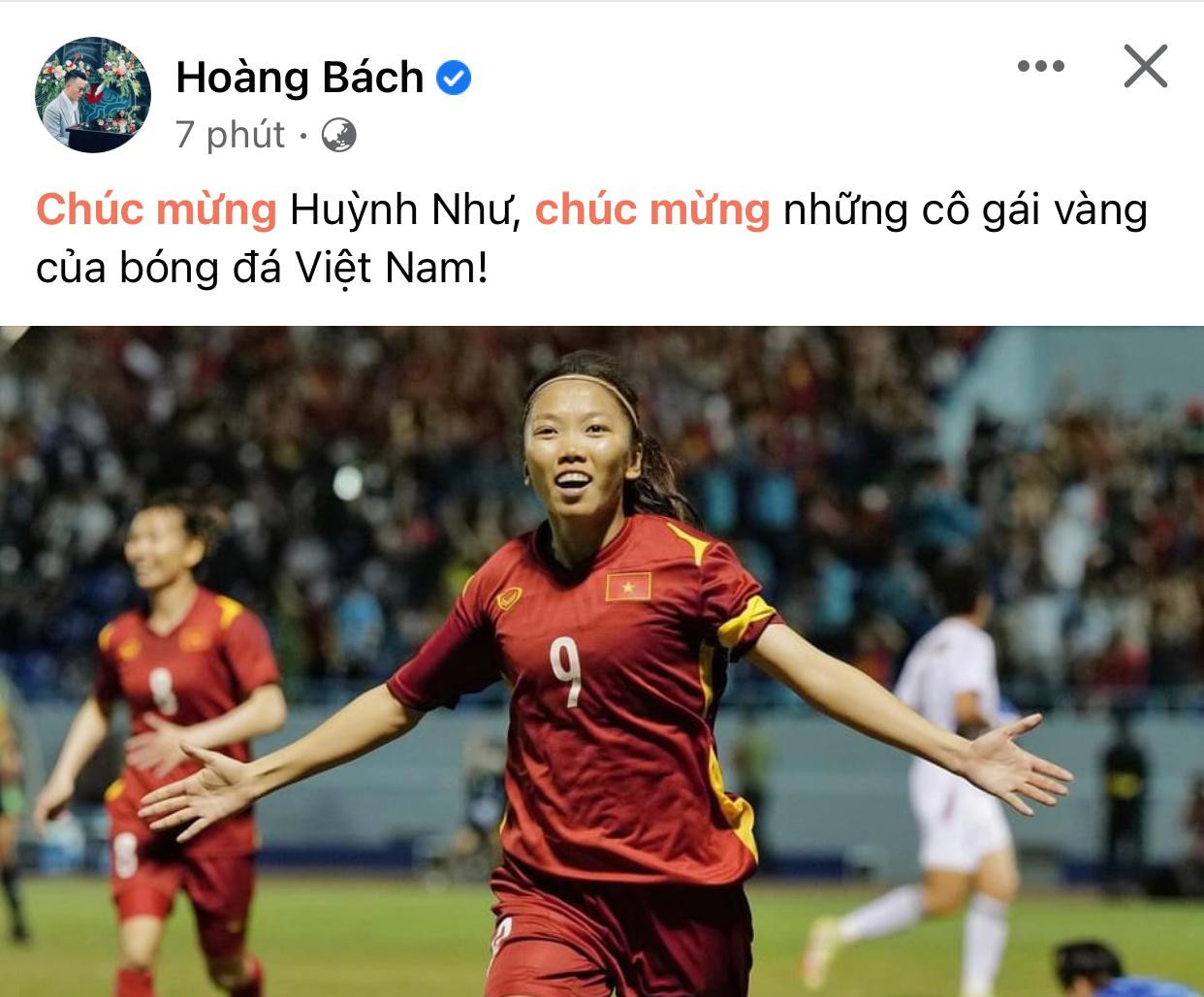 Ca sĩ Hoàng Bách gửi lời đến "những cô gái vàng". Ca sĩ Hoàng Bách gửi lời đến "những cô gái vàng".