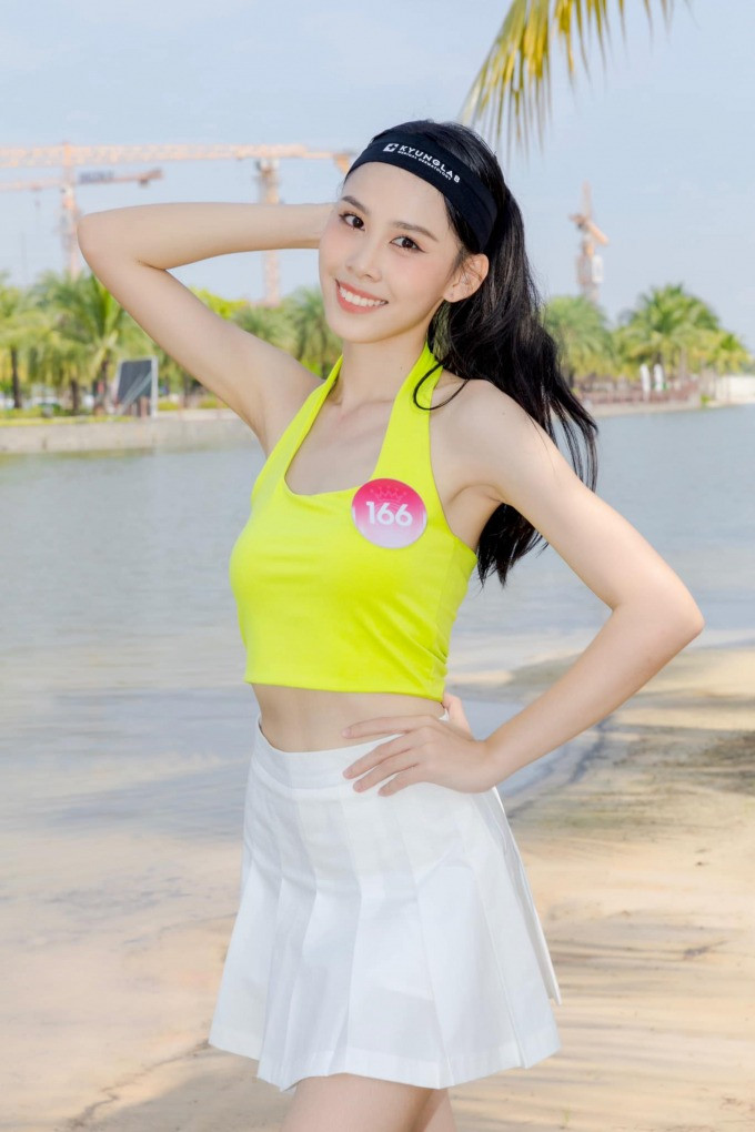 Bên cạnh đề cử top 3 Người đẹp Tài năng, Ngọc Hằng được gọi tên vào Top 3 Người đẹp Thể thao. Cô chiến thắng phần thi &quot;Chạy cự li ngắn&quot; trong khuôn khổ cuộc thi Hoa hậu Việt Nam.