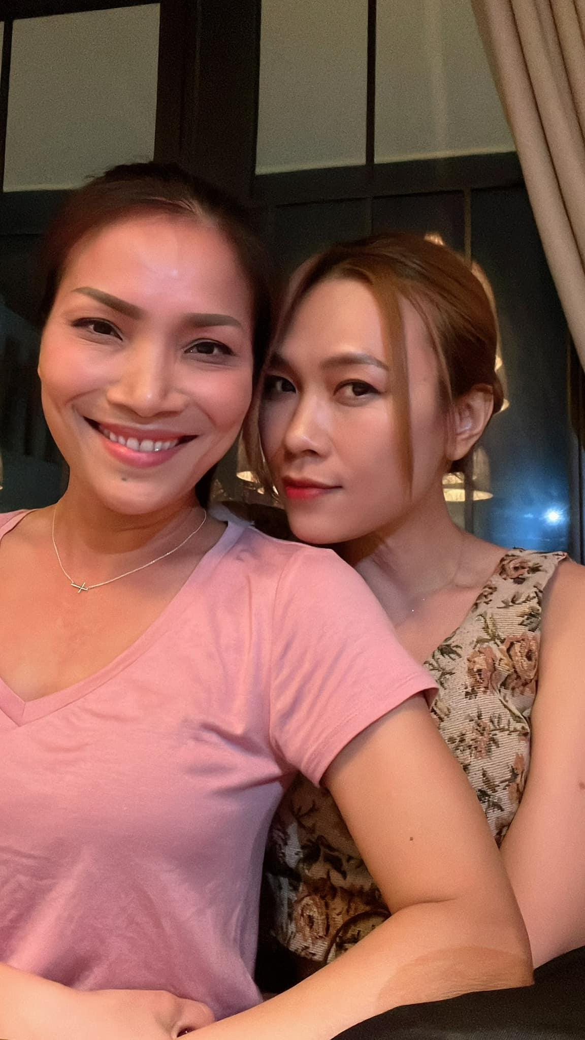 Hồng Ngọc và Mỹ Tâm (phải).