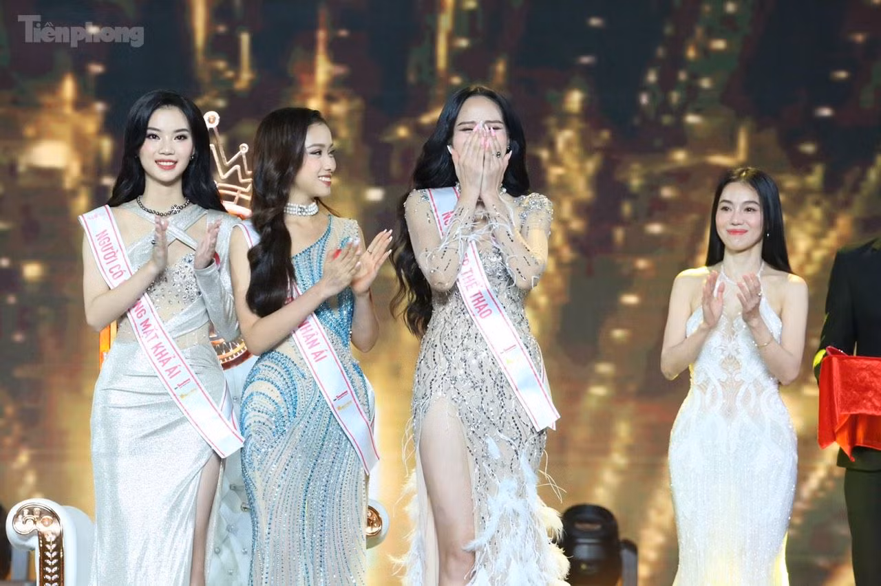 Bộ váy được Thanh Thủy mặc trong phần thi dạ hội và tạo nên khoảnh khắc đăng quang đáng nhớ. Ảnh: Trọng Tài.