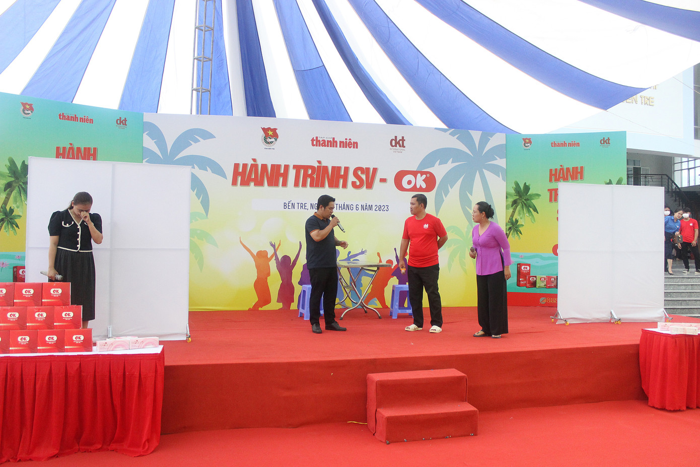 Các đội thi tiểu phẩm truyền thông về sức khỏe sinh sản trong giới trẻ