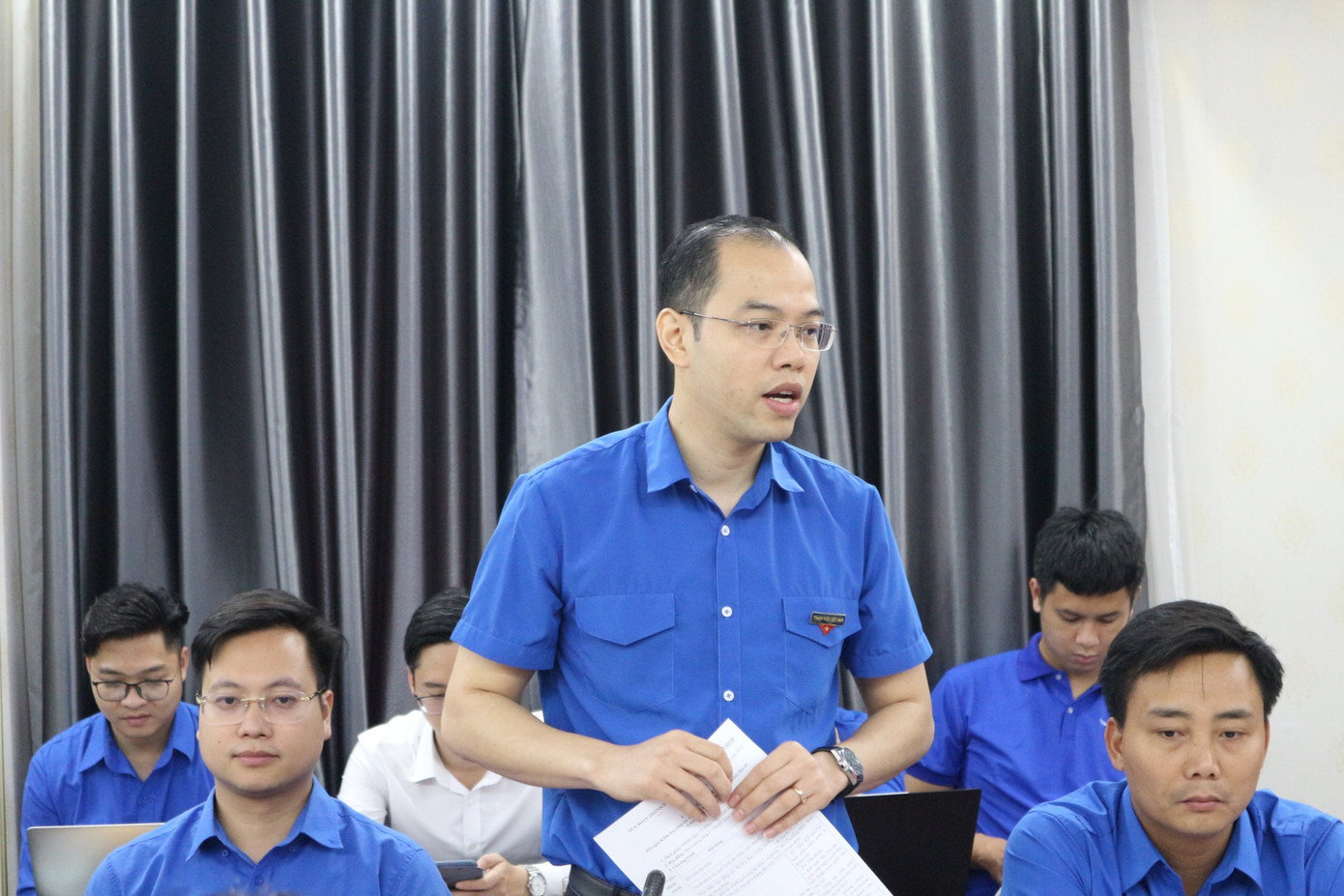 Anh Nguyễn Tiến Hưng, Phó Bí thư Thành Đoàn, Chủ tịch Hội Sinh viên TP Hà Nội trao đổi tại buổi làm việc Anh Nguyễn Tiến Hưng, Phó Bí thư Thành Đoàn, Chủ tịch Hội Sinh viên TP Hà Nội trao đổi tại buổi làm việc