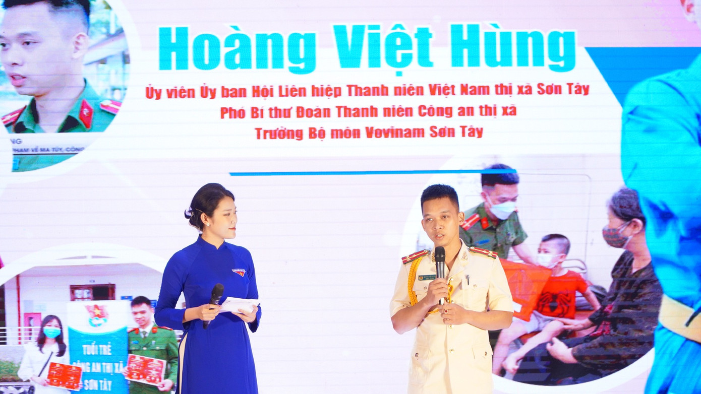 Anh Hoàng Việt Hùng, Phó Bí thư Đoàn Thanh niên Công an Thị xã Sơn Tây giao lưu tại chương trình