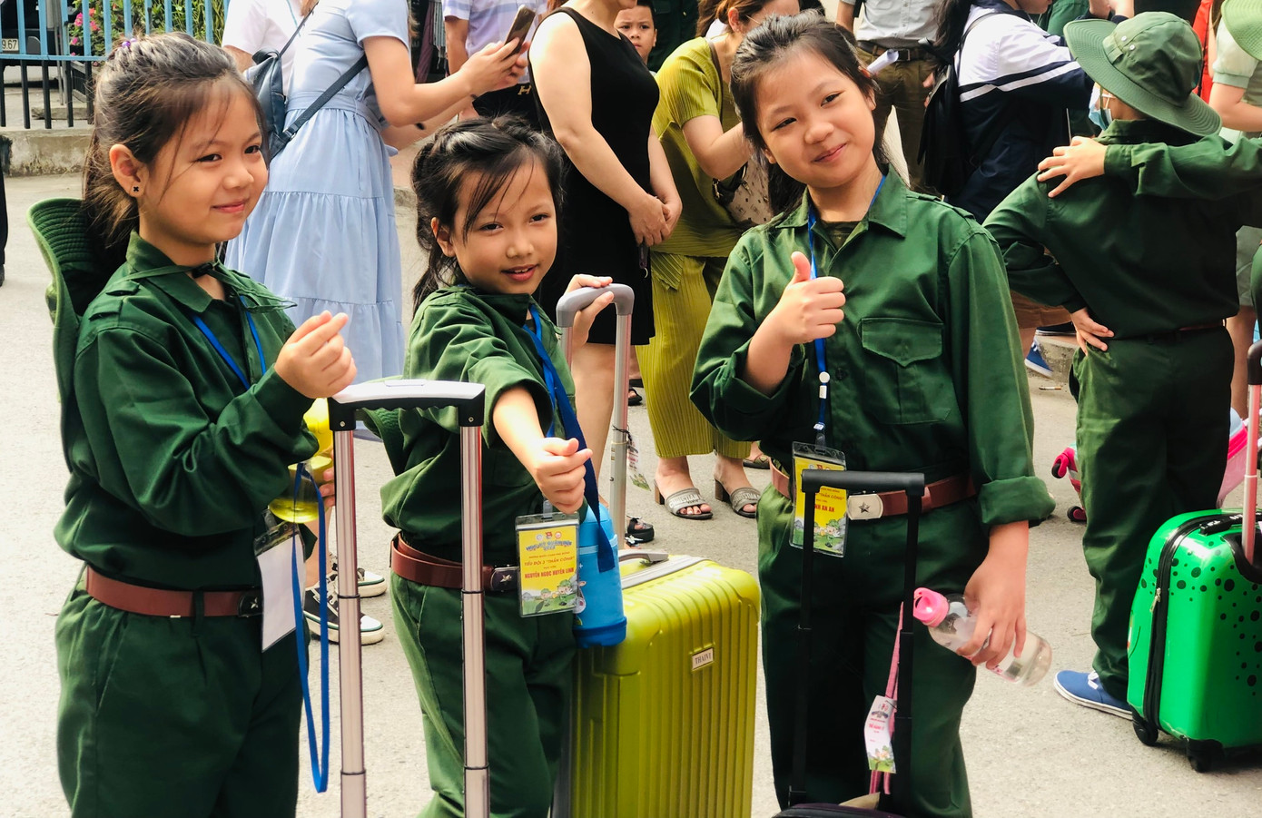 Các chiến sĩ nhí hào hứng chuẩn bị lên đường rèn luyện trong môi trường quân ngũ. Ảnh: Lưu Trinh Các chiến sĩ nhí hào hứng chuẩn bị lên đường rèn luyện trong môi trường quân ngũ. Ảnh: Lưu Trinh