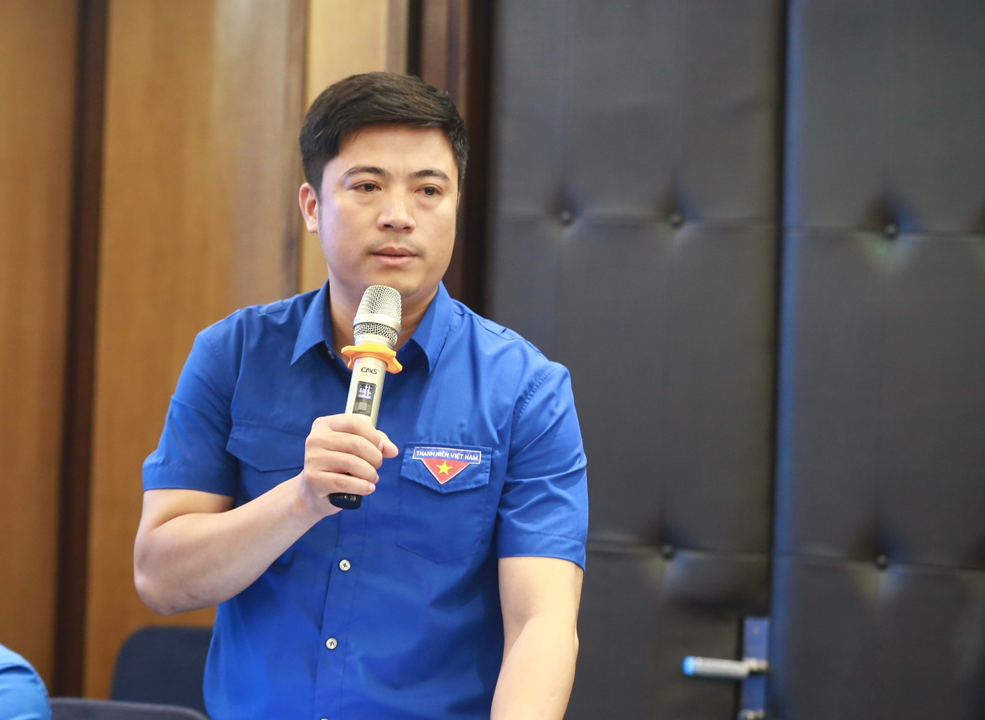 Anh Trần Văn Đông, Trưởng Ban Kiểm tra T.Ư Đoàn trao đổi tại hội nghị. Anh Trần Văn Đông, Trưởng Ban Kiểm tra T.Ư Đoàn trao đổi tại hội nghị.