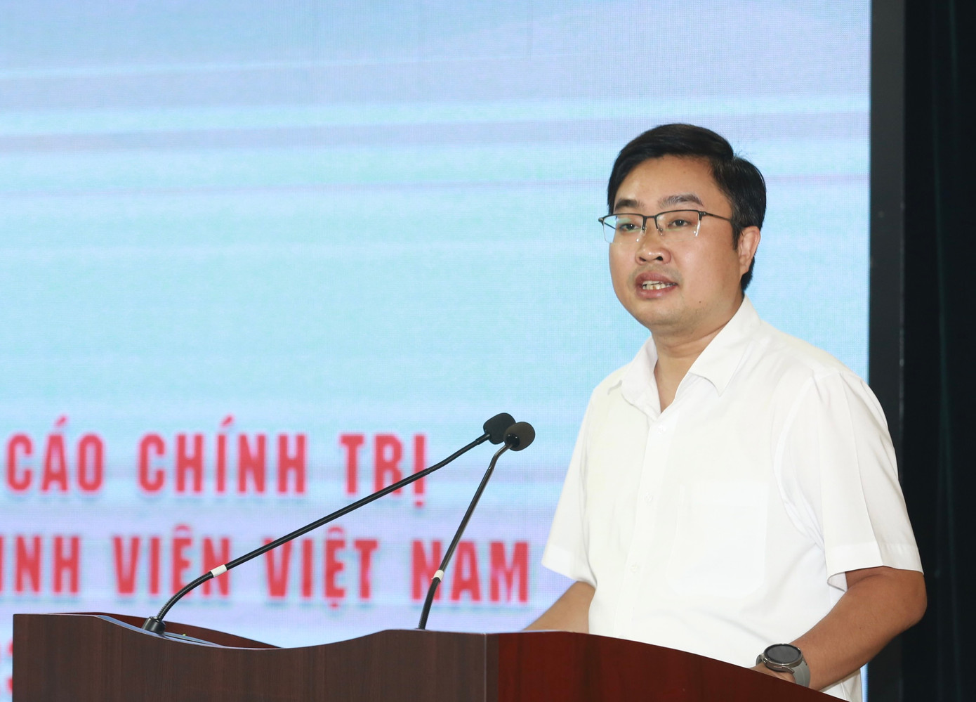 Anh Nguyễn Bá Cát, Phó Trưởng ban Thanh niên Trường học T.Ư Đoàn, Phó Chủ tịch T.Ư Hội SVVN phát biểu tại chương trình. Ảnh: Bảo Anh