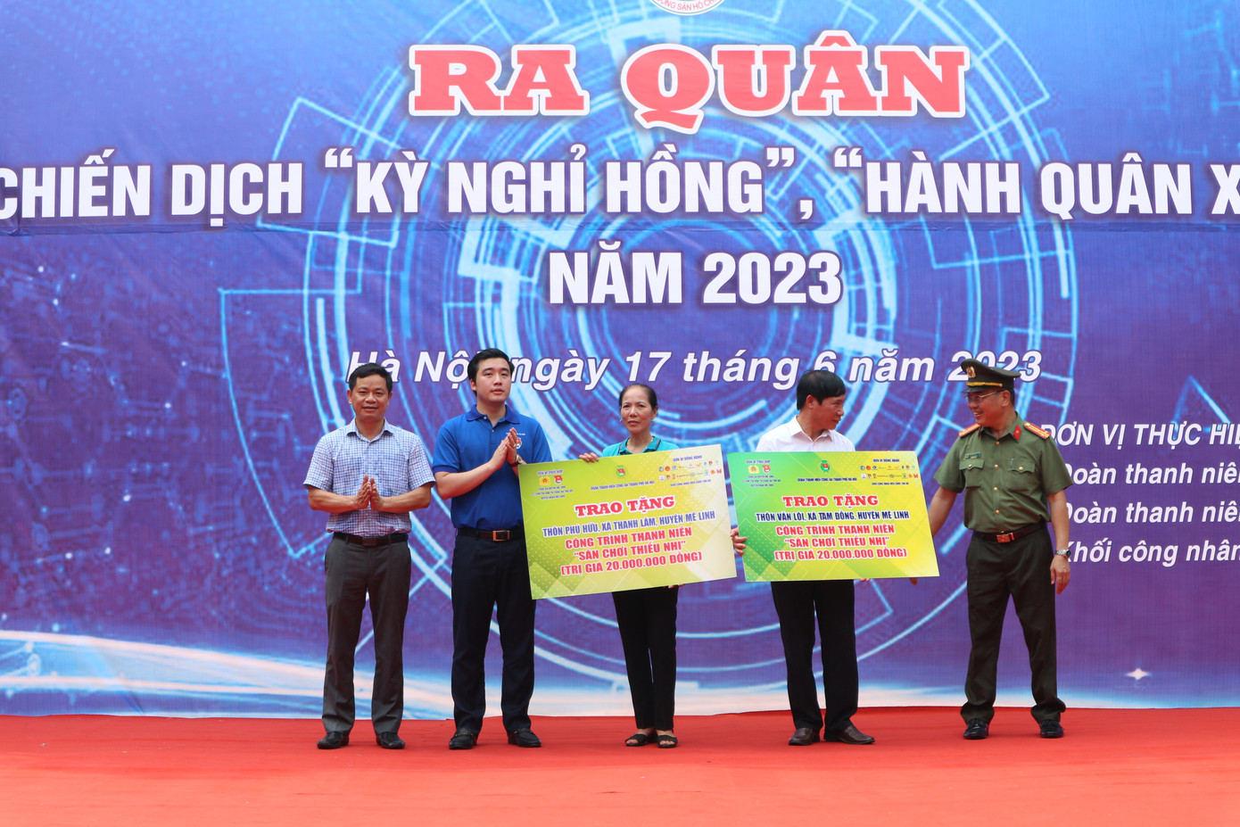 Những phần quà, công trình ý nghĩa được trao tại lễ ra quân Chiến dịch "Kỳ nghỉ hồng" và "Hành quân xanh"