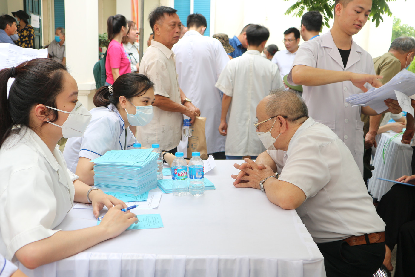 Tư vấn khám bệnh cho người dân