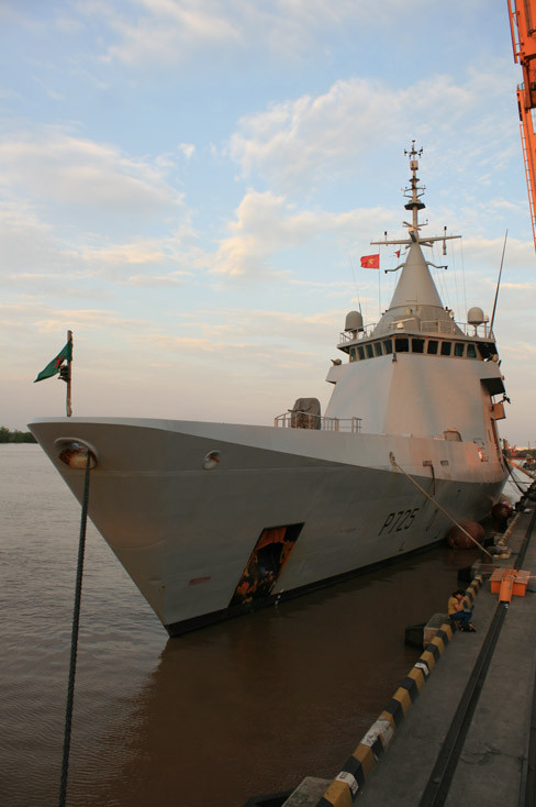 Tuần dương hạm L’Adroit tại Hải Phòng. Ảnh: Phạm Duẩn. Tuần dương hạm L’Adroit tại Hải Phòng. Ảnh: Phạm Duẩn