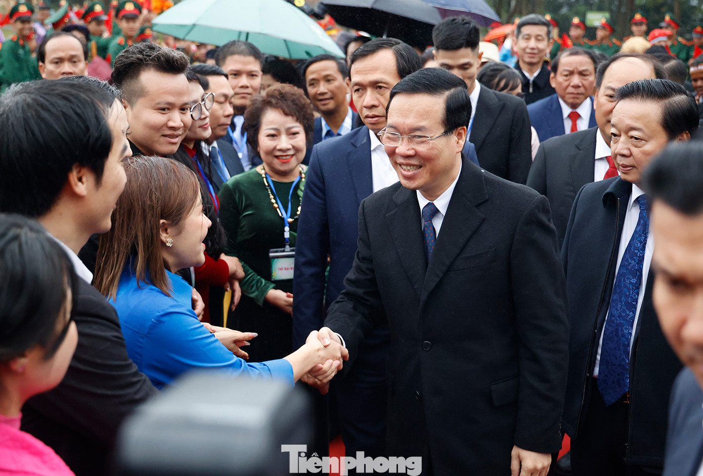 Chủ tịch nước Võ Văn Thưởng và Phó Thủ tướng Trần Hồng Hà tới dự chúc Tết đồng bào các dân tộc đang sinh sống tại Làng Văn hóa - du lịch các dân tộc Việt Nam.