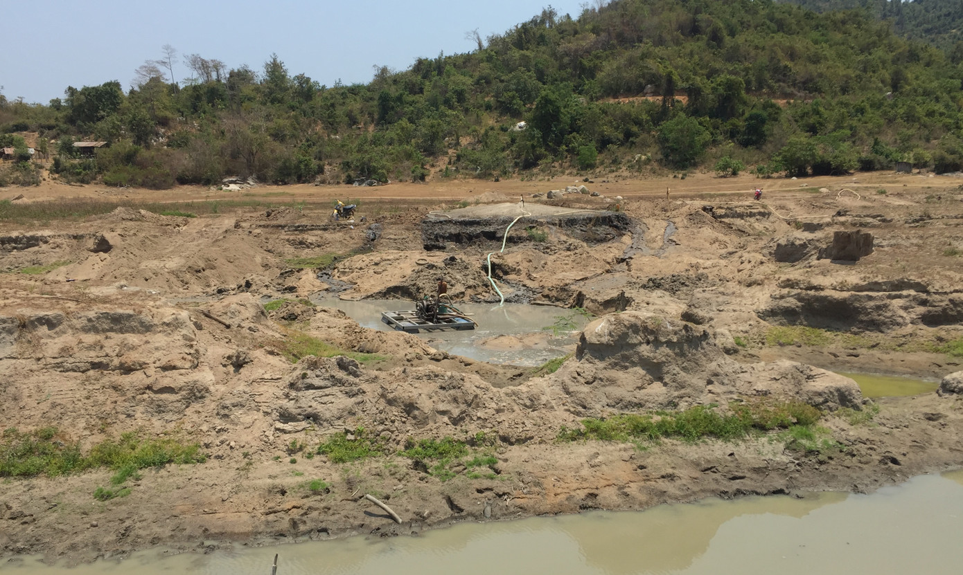 Hồ thuỷ lợi Khánh Hoà tan hoang vì 'cát tặc' ảnh 8