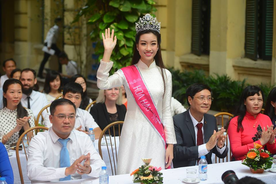 Chủ tịch nước đánh trống khai giảng năm học mới ảnh 24