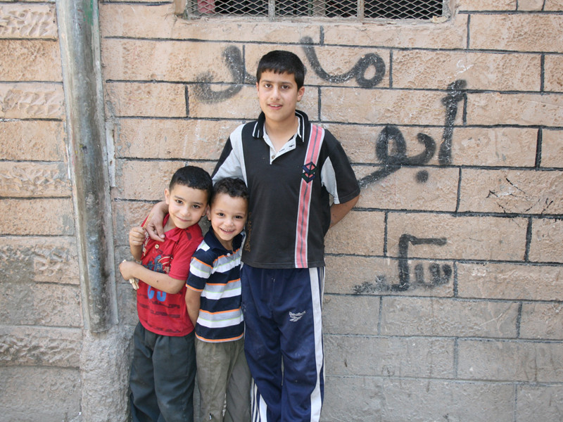 Nụ cười ngây thơ của trẻ em Palestine Ảnh: HC