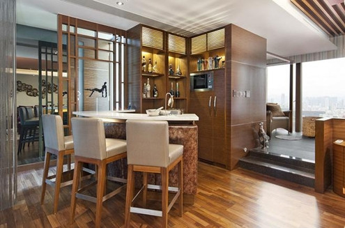 Khi người chủ quyết định chuyển hẳn đến Trung Quốc đại lục, căn hộ này được Sotheby's Hongkong niêm yết với giá 11,6 triệu USD, bao gồm cả chỗ đỗ xe