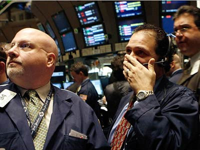 "Các nhà đầu tư đang đầu hàng bởi không tìm được điểm tựa nào ở phía trước cả", chiến lược gia thị trường Milton Ezrati nhận định.