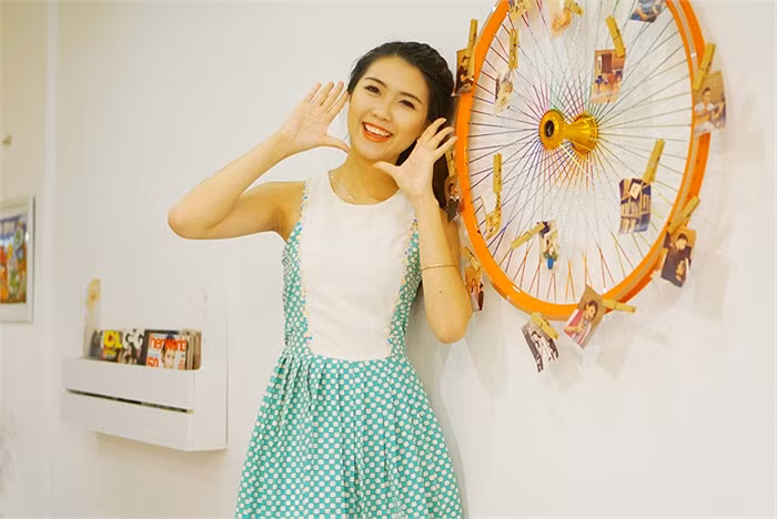 Cô từng đạt học sinh giỏi quốc gia môn Văn (lớp 12), giải 3 cuộc thi viết 'Con yêu mẹ'. Cô từng đạt học sinh giỏi quốc gia môn Văn (lớp 12), giải 3 cuộc thi viết 'Con yêu mẹ'